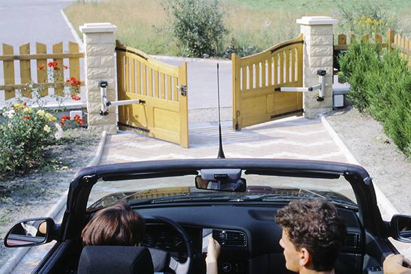 cancello doppia anta automatizzato